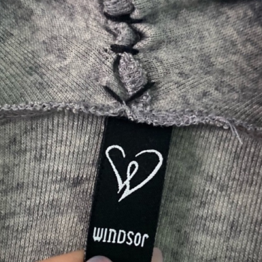 Unique Windsor Gray & Black Stitched Cardigan Size Medium - Picture 10 of 11